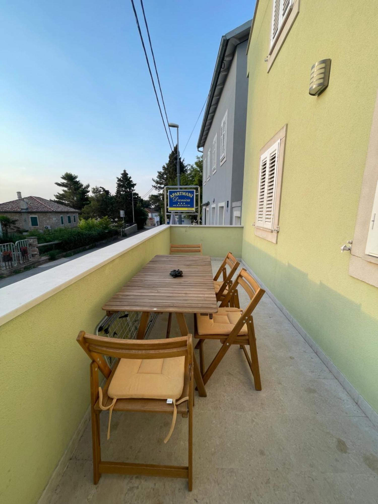Apartmani Danica Nerezine Exteriör bild