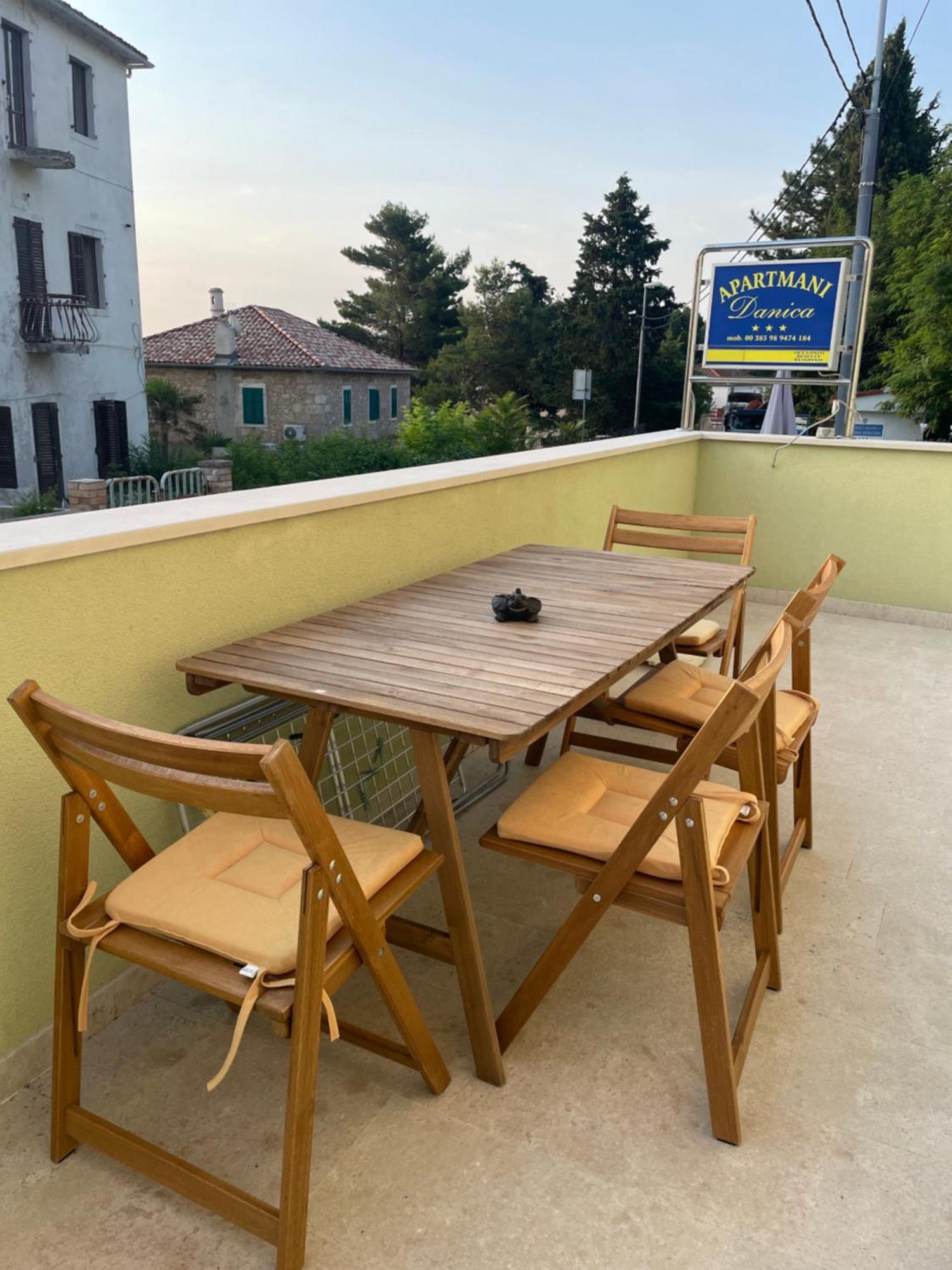 Apartmani Danica Nerezine Exteriör bild